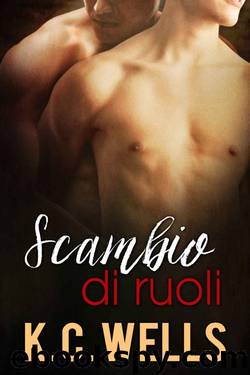 Scambio di ruoli (Italian Edition) by K.C. Wells